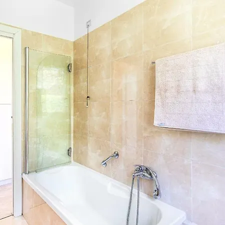 Perla Con Piscina By Wonderful Italy Barcuzzi